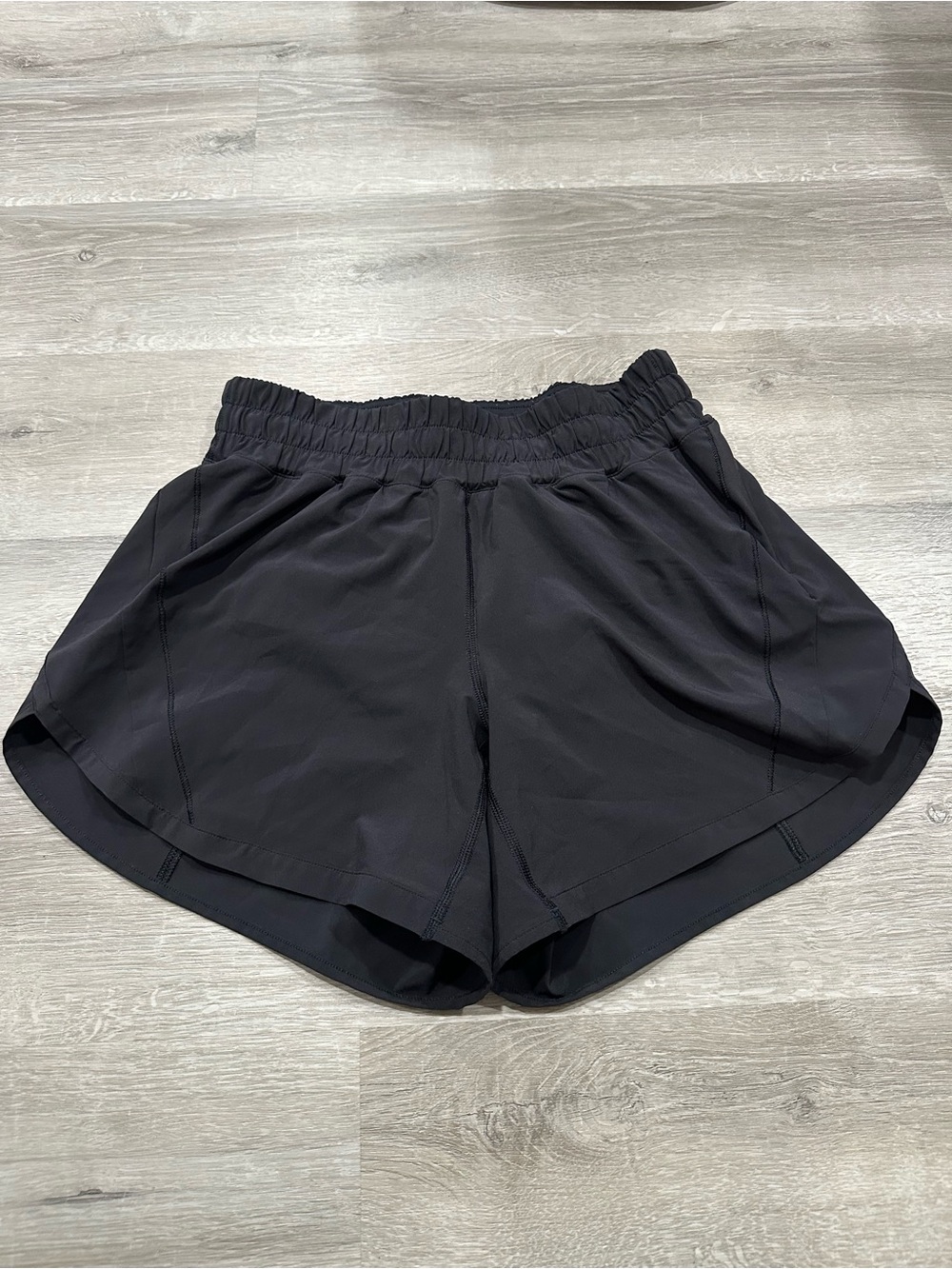 A66 NWOT Lululemon Womens Track That Mid-Rise Lined Shorts Inseam 5" Size 6